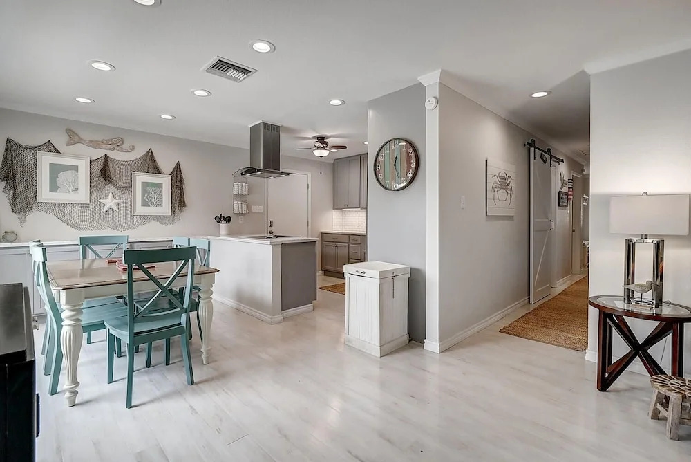 Flamingo Flats 3 Bedroom Home by RedAwning