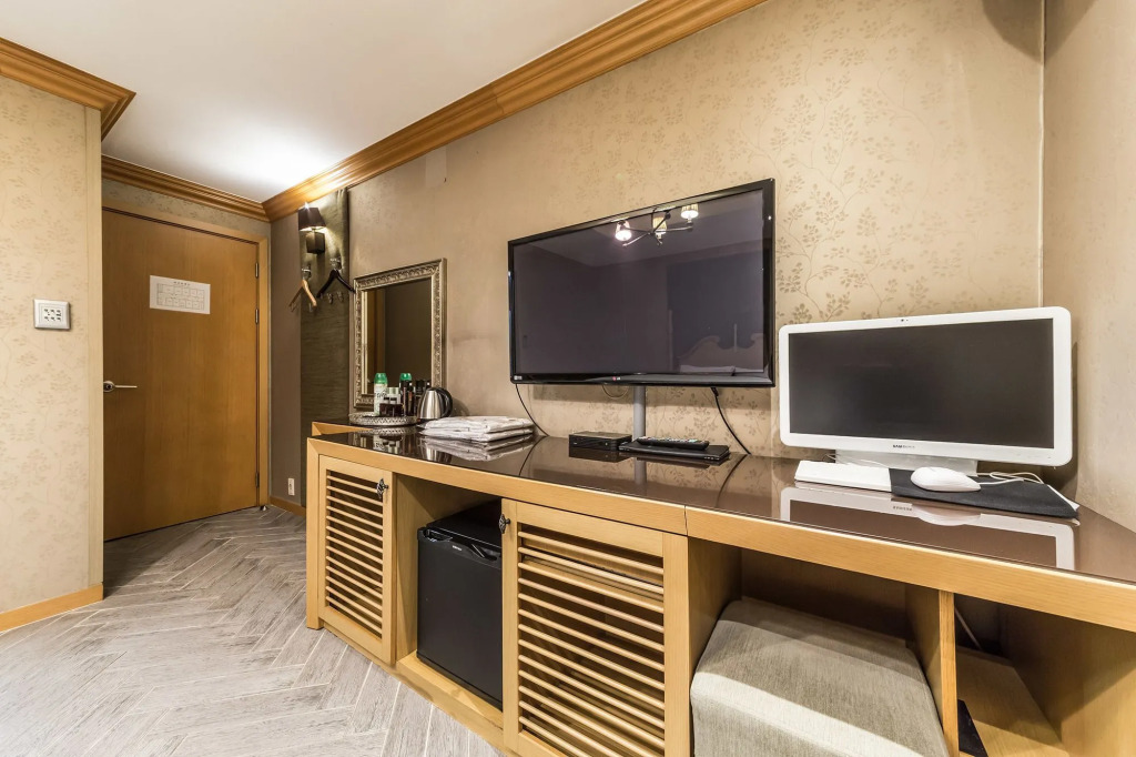 Demian Hotel