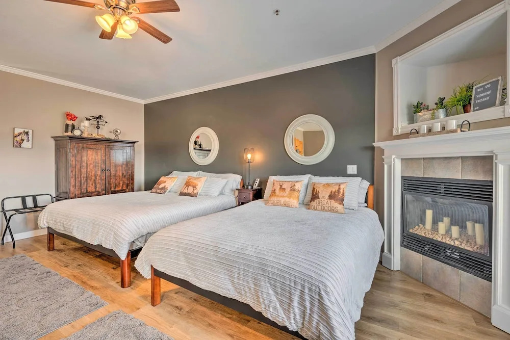 Large, Cozy Midway Studio w/ Mountain Views!