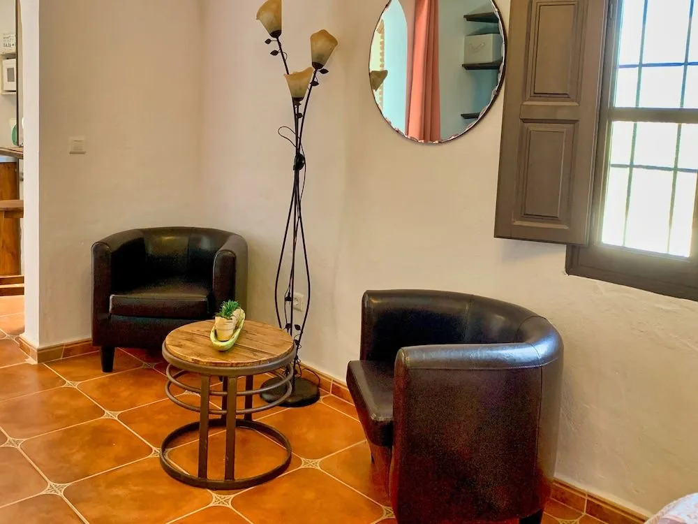 Casa Bambú Boutique Studios Andalusië with pool and Mountain Views