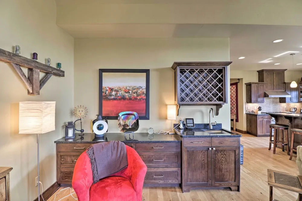 Downtown Condo Near Whitefish Resort & Lake!