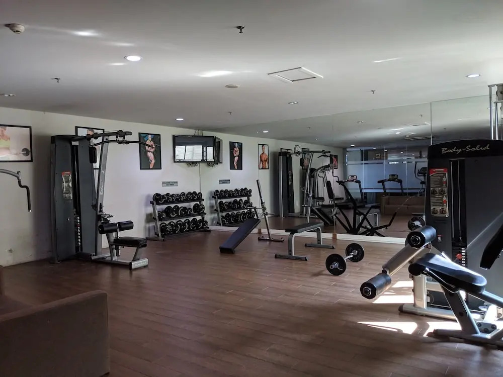 Spacious Studio Room at the Square Apartment