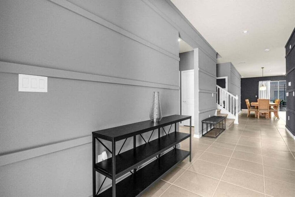 10 Bedroomss/ Windsor Island Home