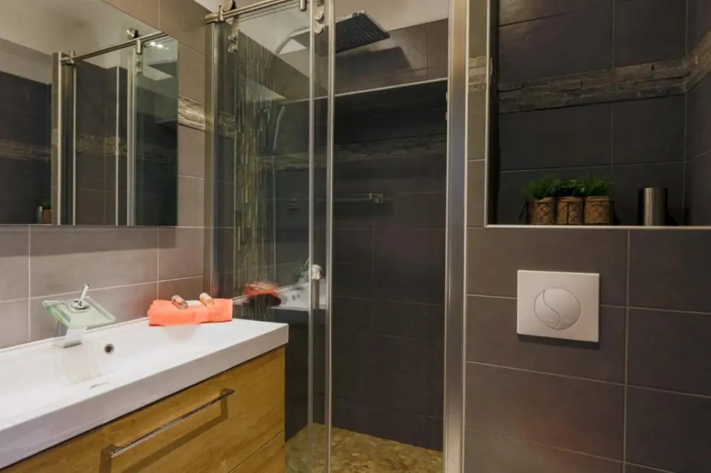 SUEDE 2 AP4208 By Riviera Holiday Homes
