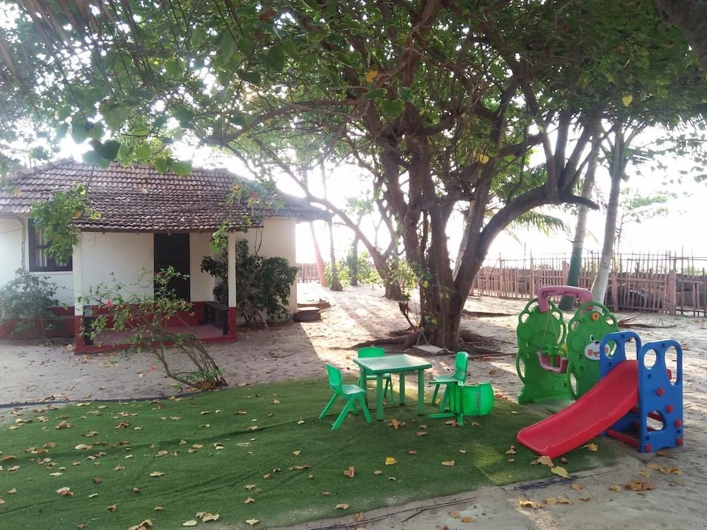 Pozhiyoram Beach Resort