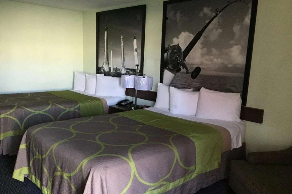 Super 8 By Wyndham Clearwater/Us Hwy 19 N
