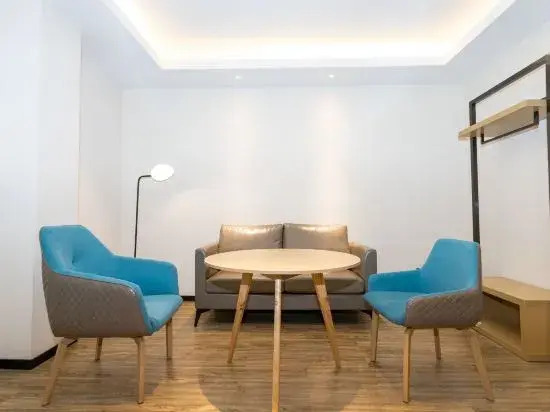 City Comfort Inn Hotel (Wuzhou High-speed Railway South Station Canghai Park)