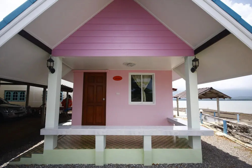 Chompoo Resort