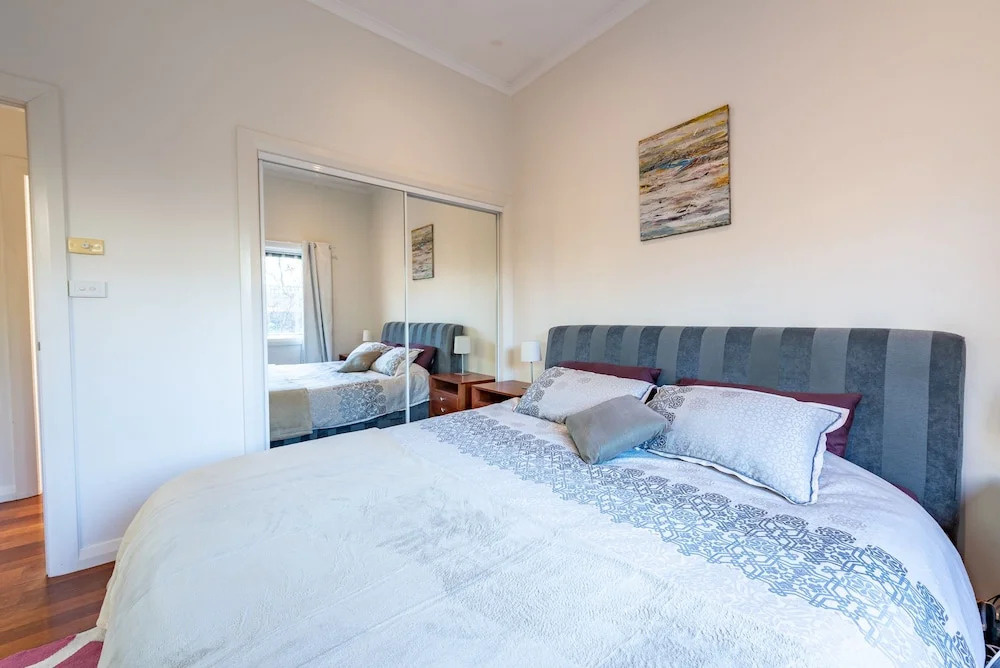 Gorgeous family retreat next to the CBD