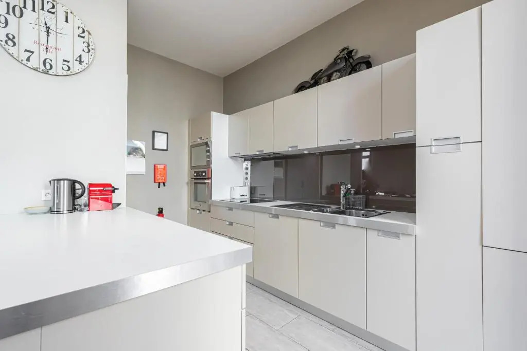 Bourgeois 3 bdrs & Large Terrace - 5mn from le Palaisdowtown