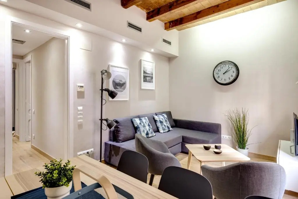 Renovated & Classic 3-Bedroom Sagrada Familia Apt.