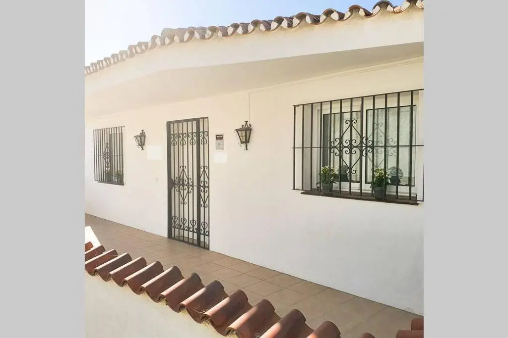34-Spectacular villa with stunning views in Torreblanca, Fuengirola!
