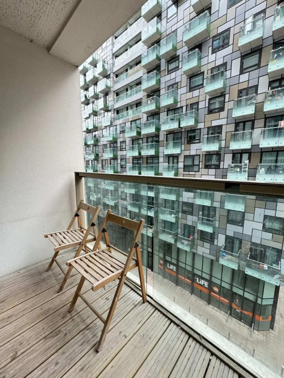 Contemporary 2BD Flat W/balcony Canary Wharf!