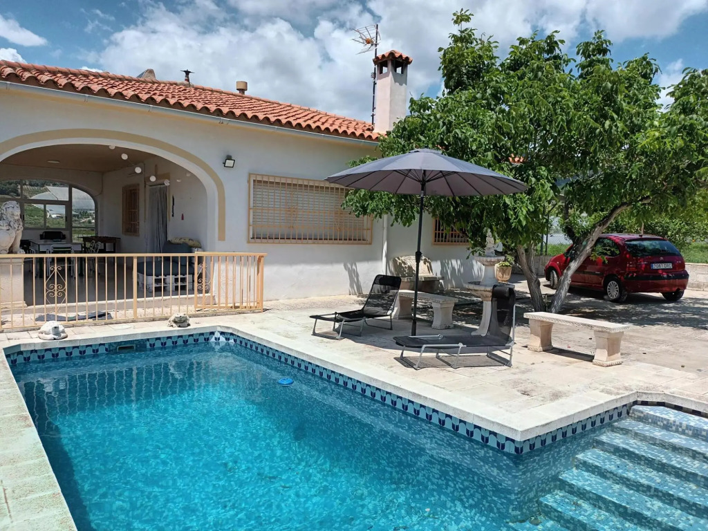 Delightful Holiday Home in Callosa d' Ensarria With Pool