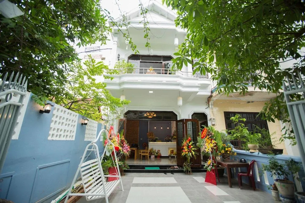 SHARK HOSTEL