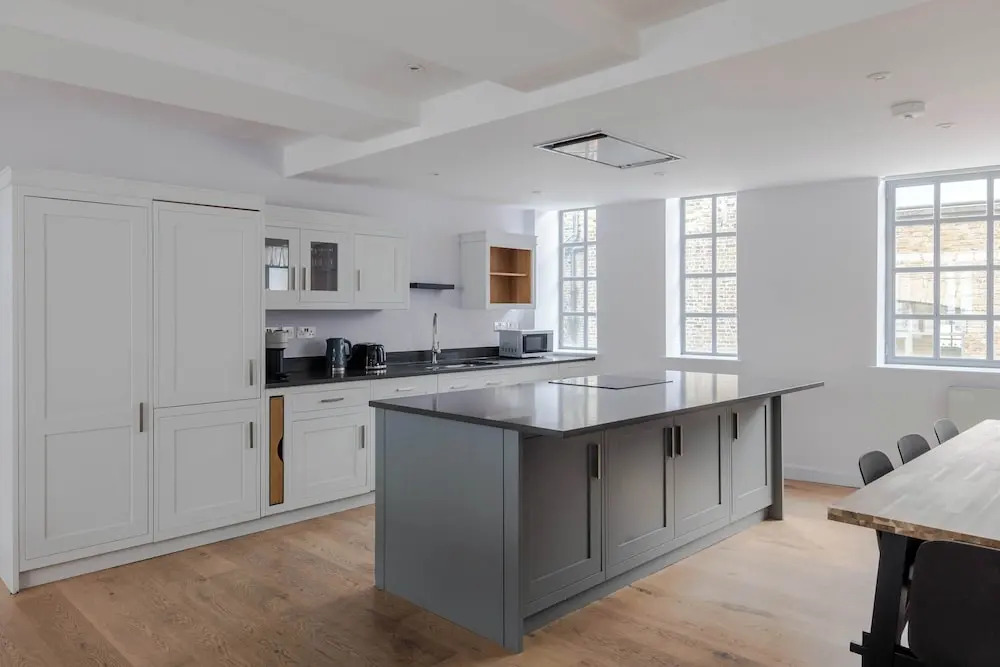 The Eyre Suite Two - Farringdon - by Frankie