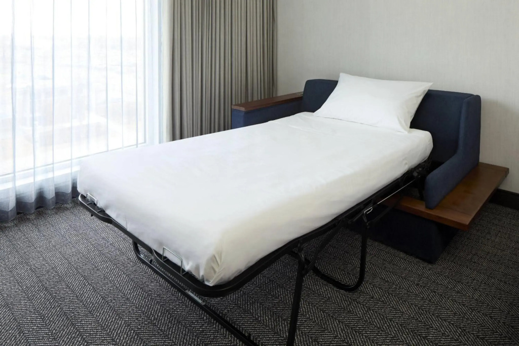 Courtyard By Marriott Montreal Laval