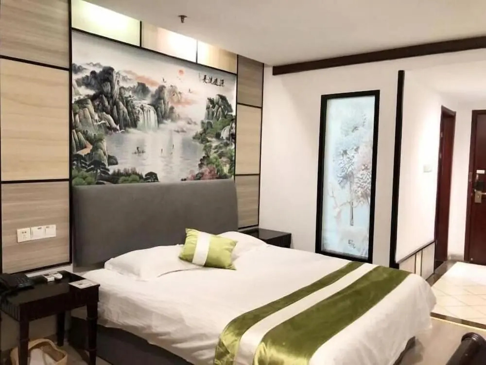 GreenTree Inn Taicang Baolong Square Hotel
