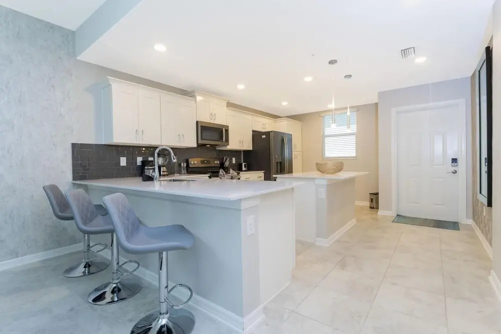 Gorgeous 2Bd Condo Close to Disney Storey Lake Resort 305 3151
