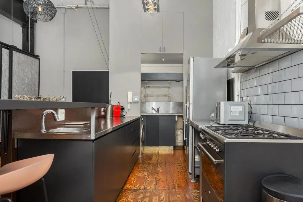 Wolroy House Apartments