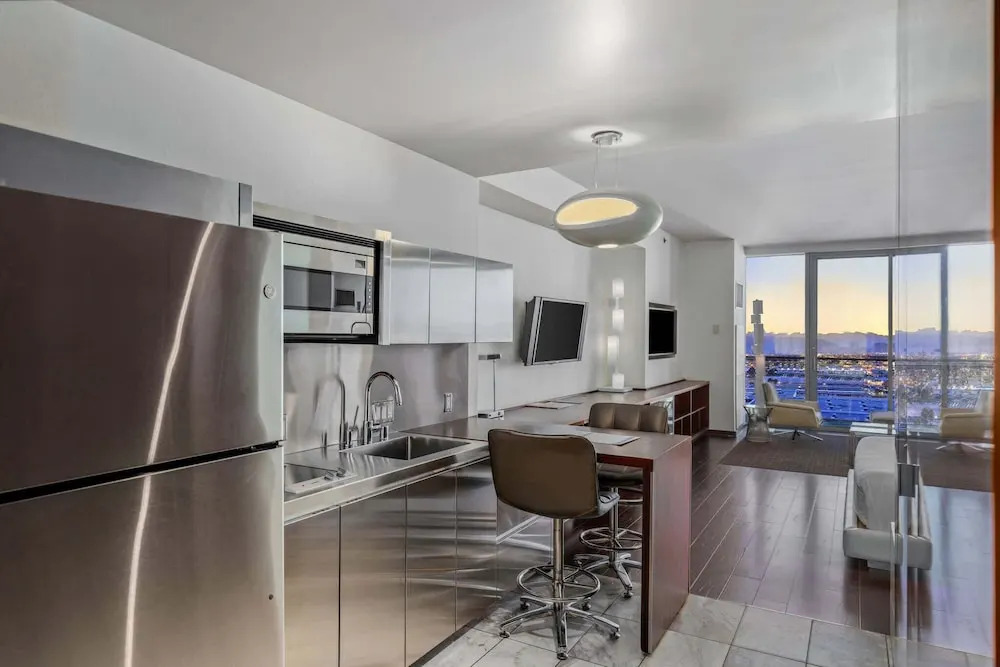 Incredible Views 51st Floor High-rise Studio -balcony