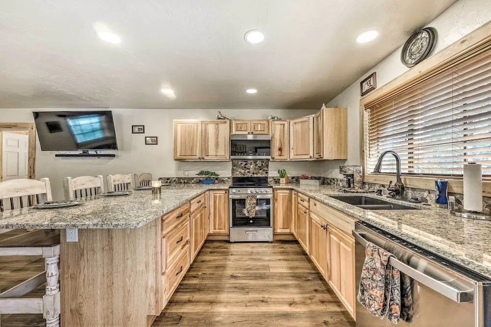 Ruidoso Vacation Rental w/ Covered Hot Tub