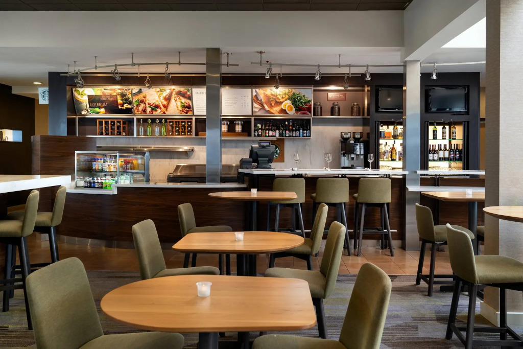 Courtyard by Marriott Fresno