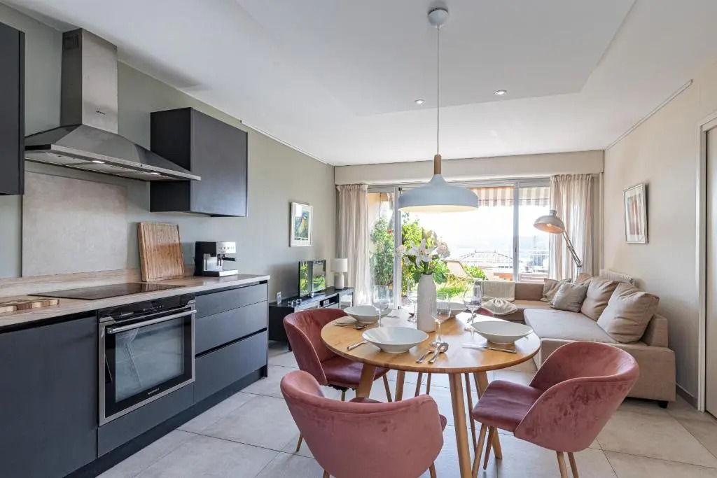2 BDR Villefranche-sur-Mer Sea View Parking and Swimming Pool