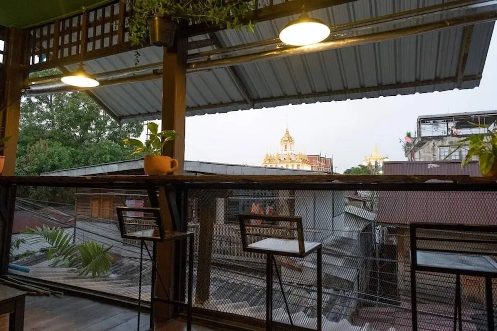 Non House Bangkok บ้านนอนโฮสเทล