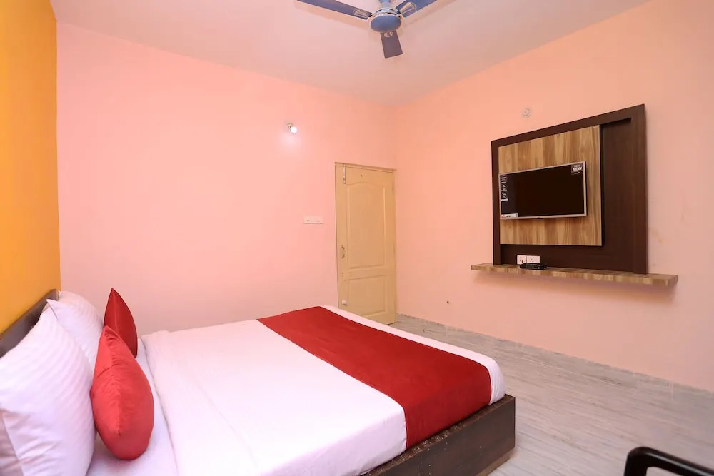 OYO 9842 Hotel Shibani & Suhani