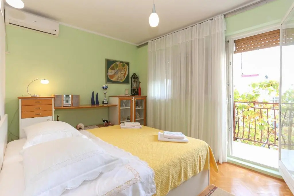 Oleander, Three-bedroom Apartment in Trogir