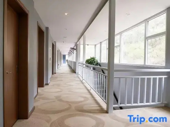 Love In Shanhaijian Hotel (Long Island Scenic Area)
