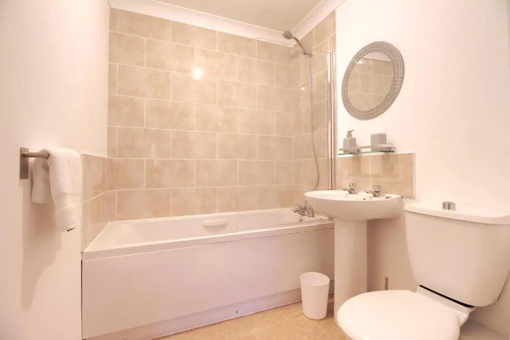 Central, Stylish 2-bed Apartment, with allocated parking