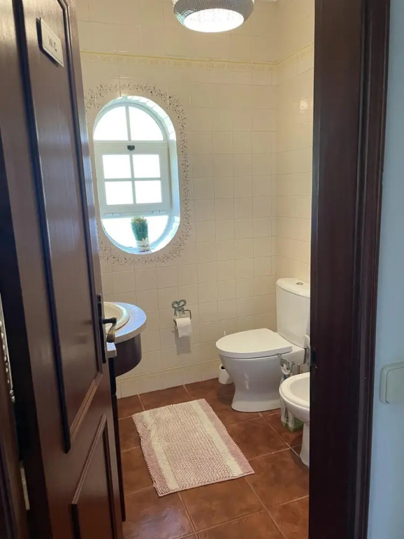 Farmhouse Sleeps 8 With Pool & Horses
