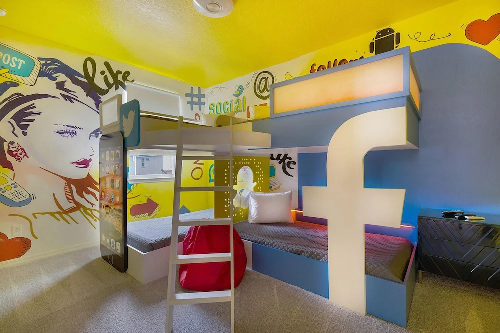 Sr016v: 9 Bed, Social Media, Pandora, Ping Pong