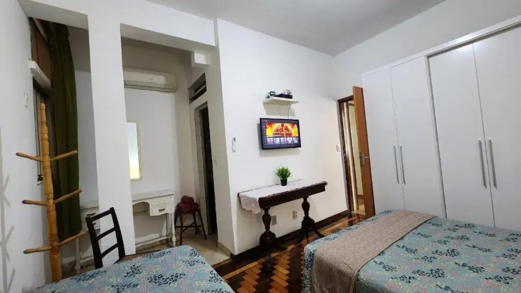 Copacabana apto 2 quartos excelente localização 100m da praia