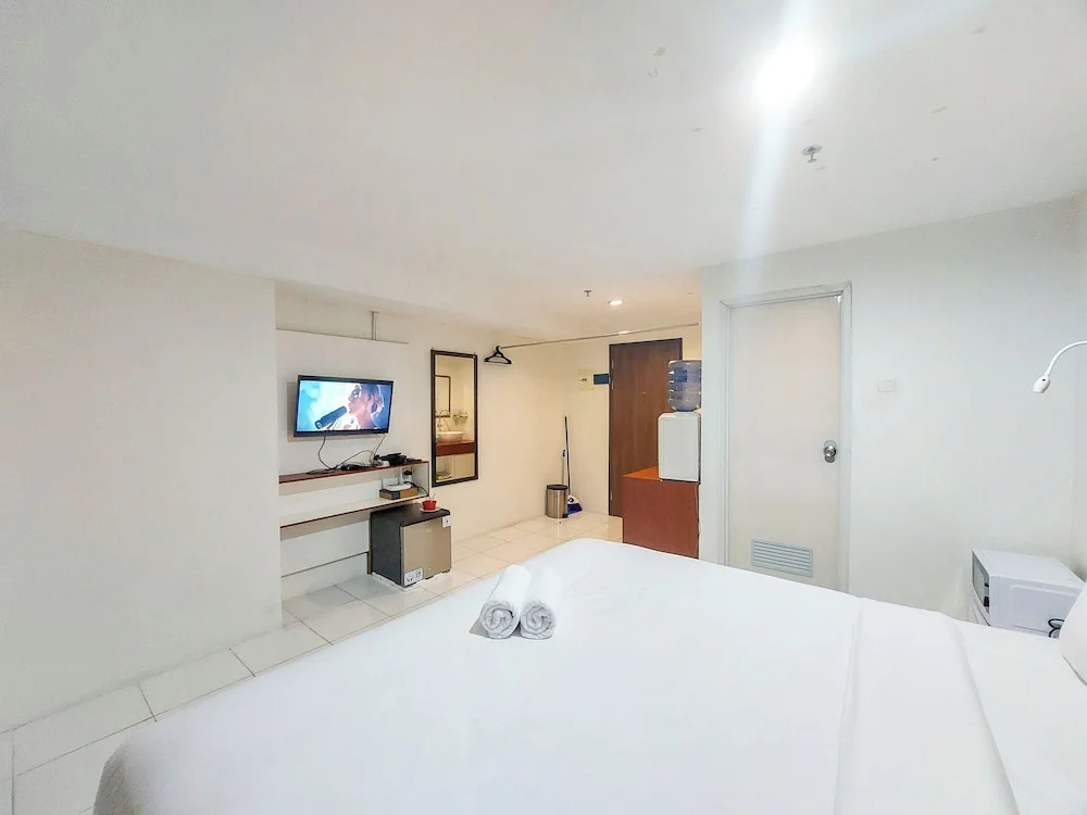 Good And Restful Studio (No Kitchen) At Sentraland Medan Apartment