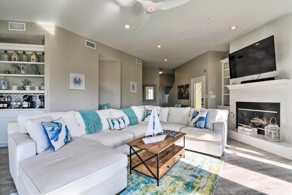 Ocean-View Kahala Beach Bliss Home in Galveston