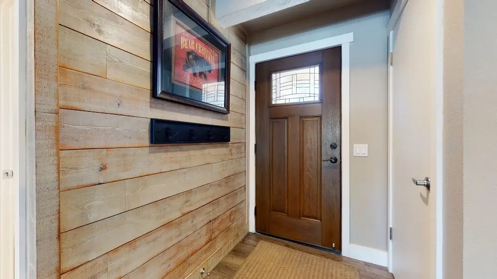 Mammoth Creek 9 Remodeled, Mountain Views with Fireplace, Walk to Park and Shopping by RedAwning