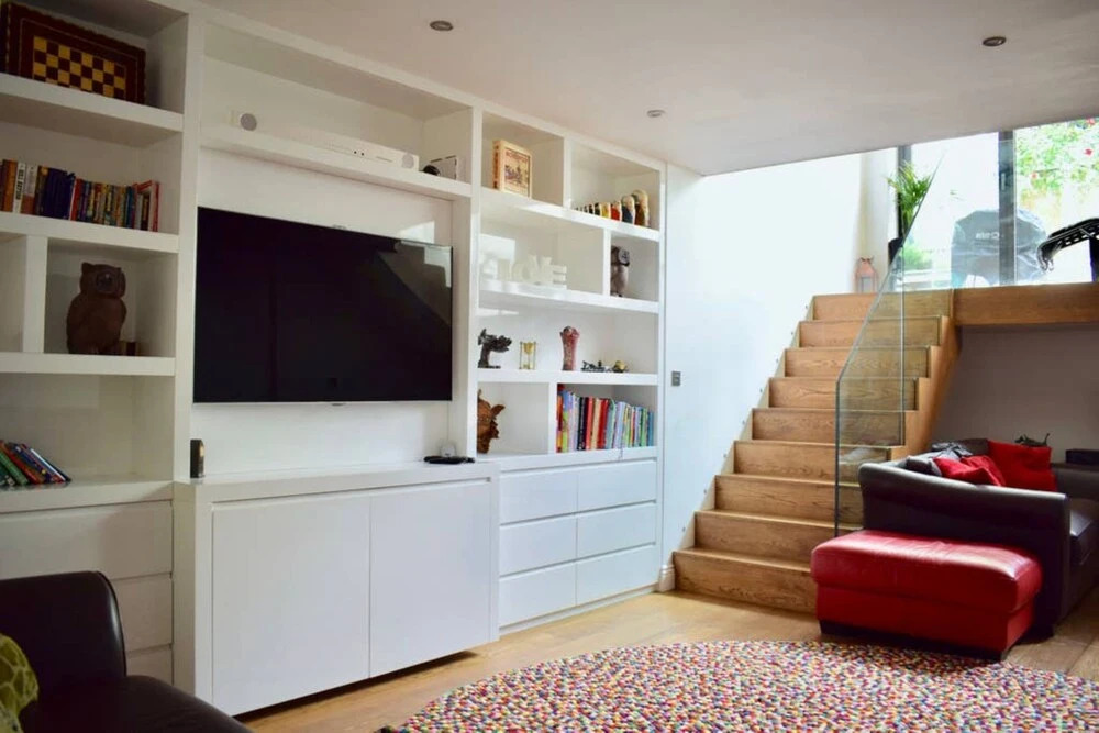 Bright and Modern 5 Bedroom Home With Garden