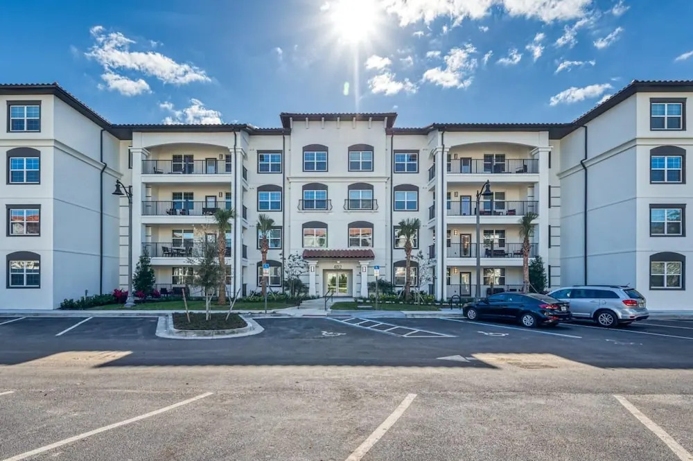 Prime Location-spacious Condo for 8 Guests