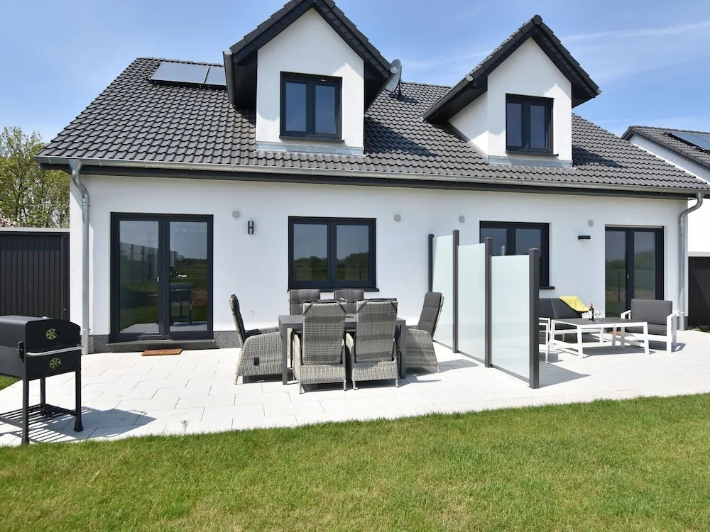 Luxurious Holiday Home in Kuhlungsborn with Terrace