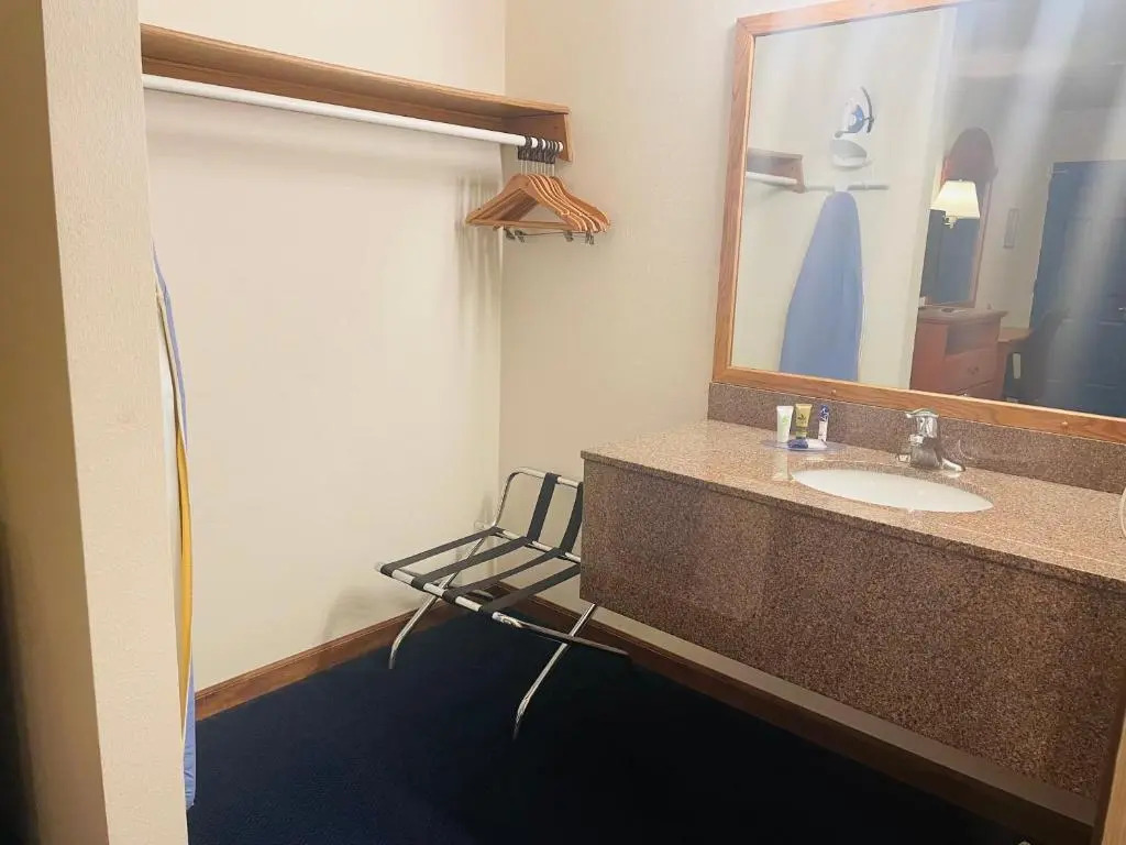 Americas Best Value Inn Sandpoint
