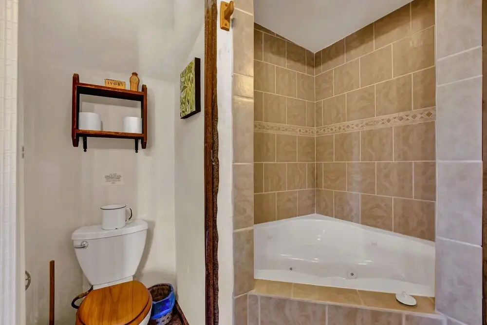 New! Gorgeous Hill Country Cabin Just Minutes From Main St!