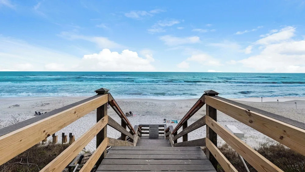 Beachy Chic Home Prime Location Seacrest! 2 Minute Walk to Pool!