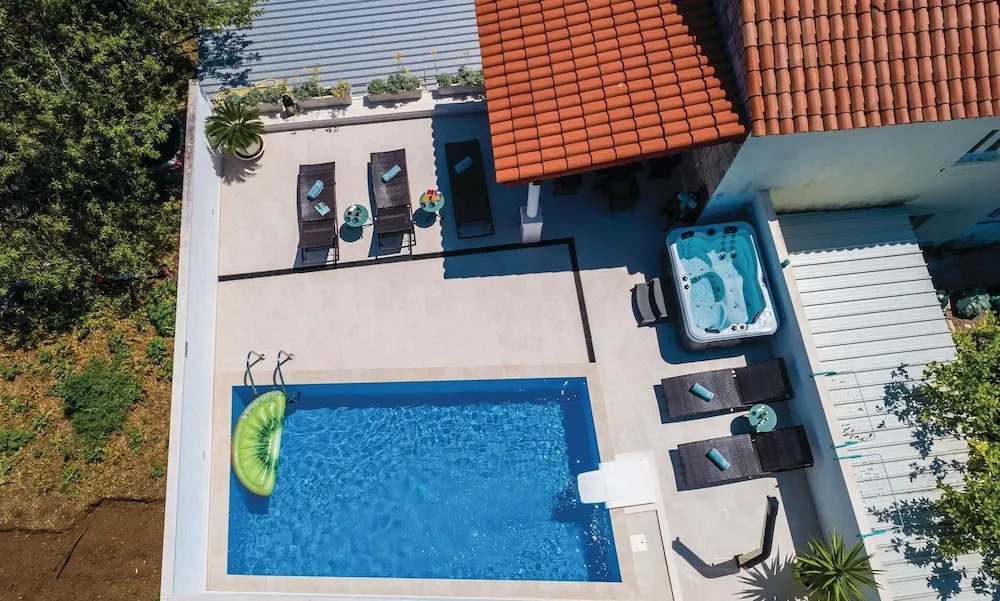 Beautiful Home in Zaton Mali With Wifi and 3 Bedrooms