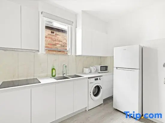 Private Room – Right by Campus & Main Street Amenities