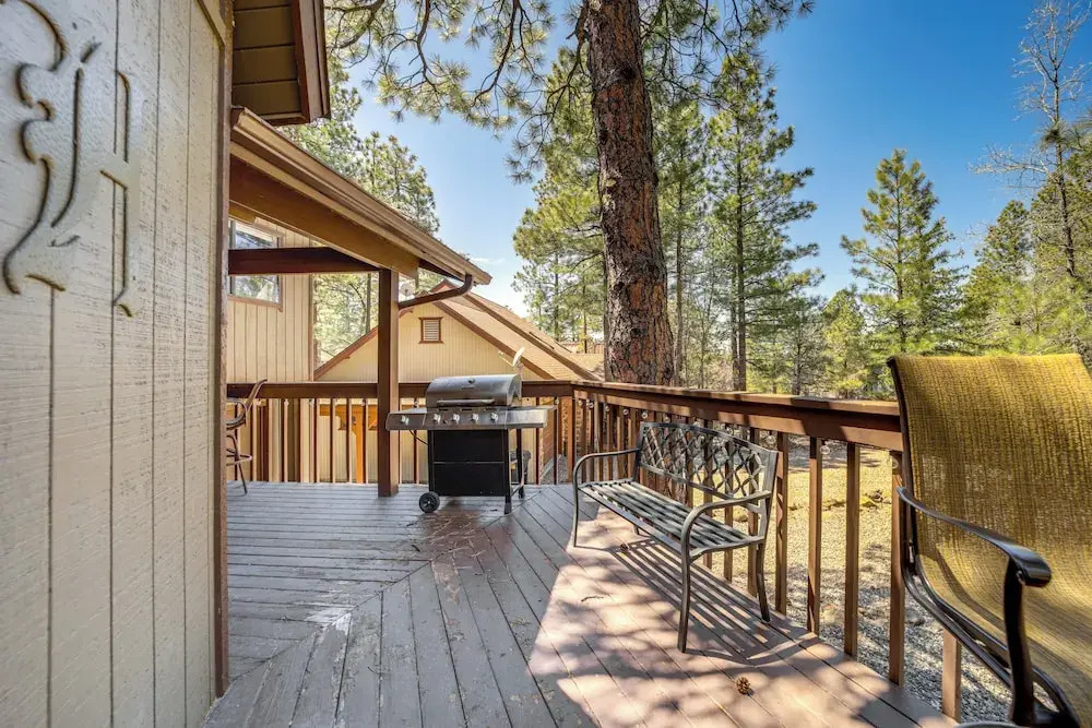 Family Friendly: Modern Cabin in Munds Park!
