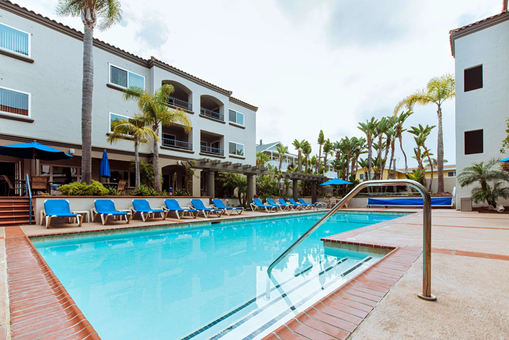 Tamarack Beach Hotel