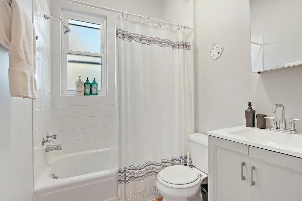 Cozy 3BR Gem - Lincoln 3E